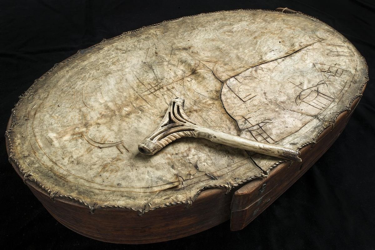 A historic Sámi frame drum with its drum hammer, from the NTNU University Museum collection in Norway
